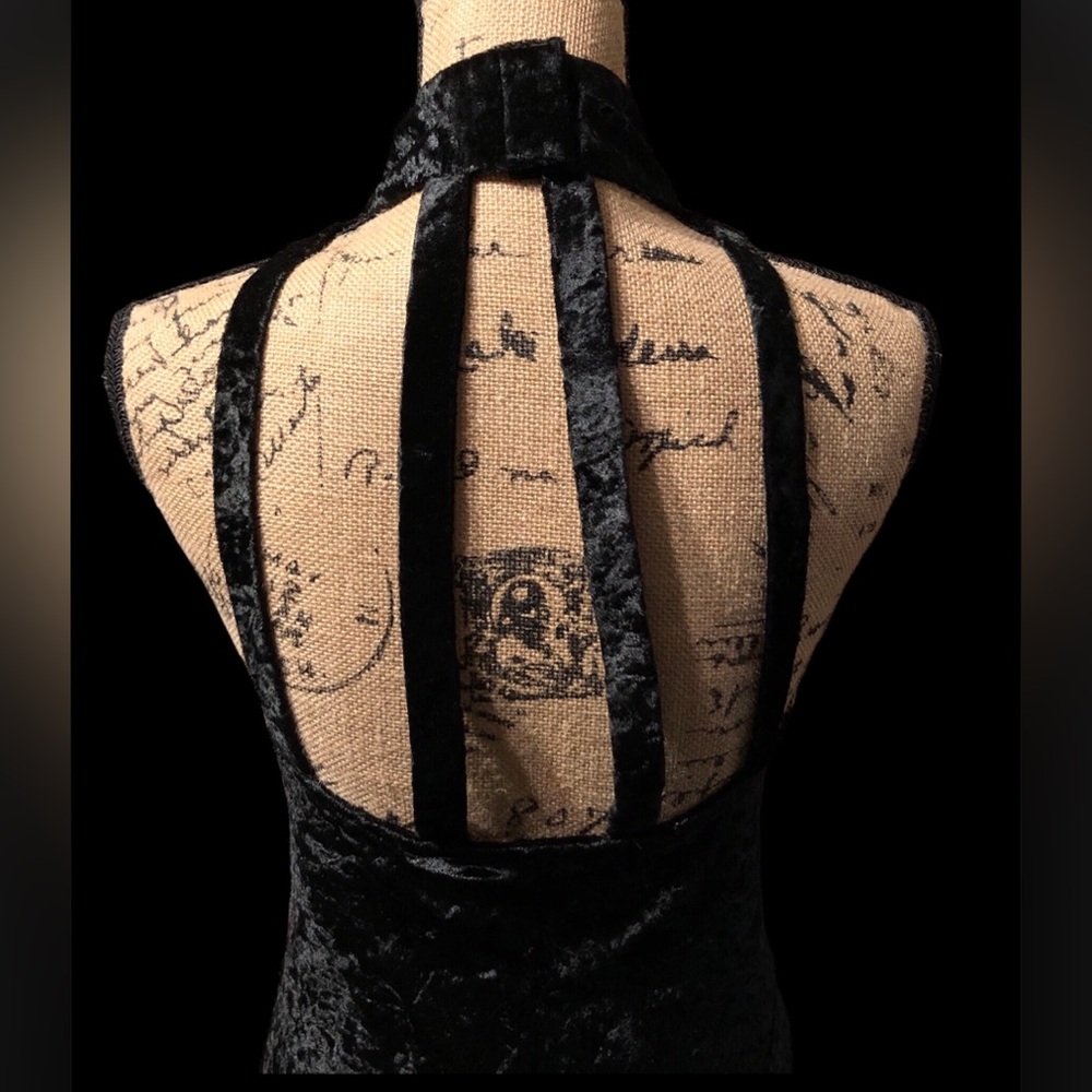 Vintage Carabella Crushed Velvet Chocker Style Dress w/Back Cutouts- SEXY♥️